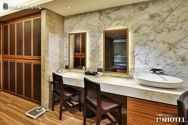 831248587.jpg (800×533)