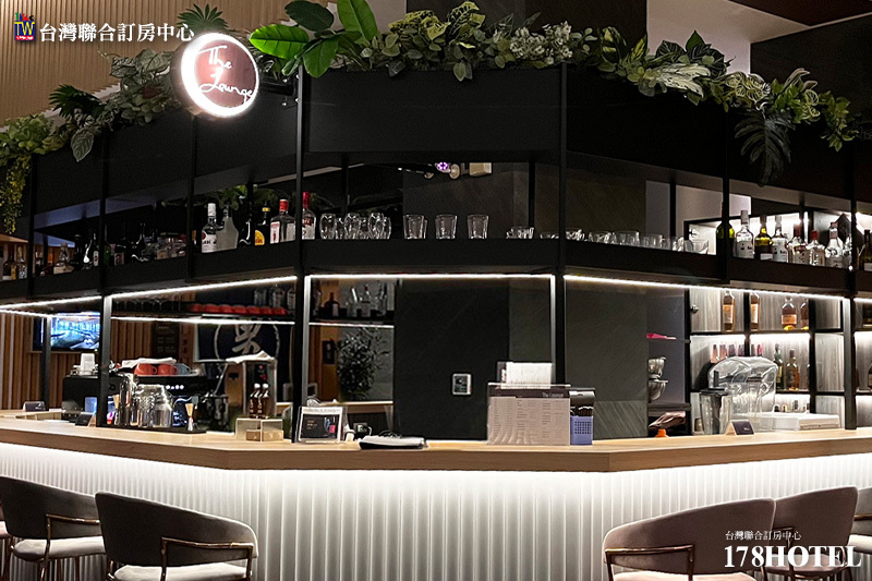 TheLounge.jpg (800×533)